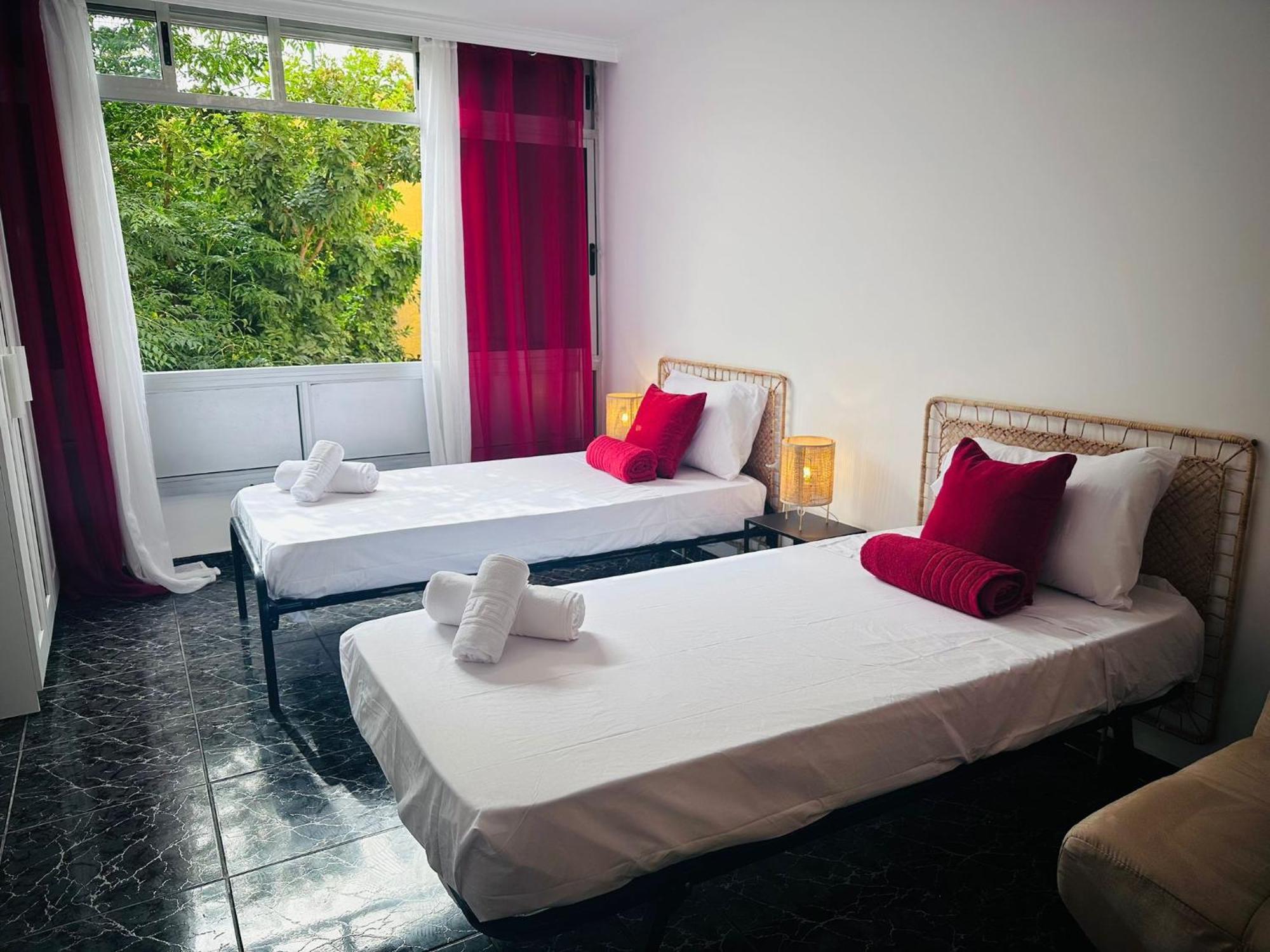 Cozy 2-Bed & Sofa-Bed Studio In Los Cristianos Eksteriør billede